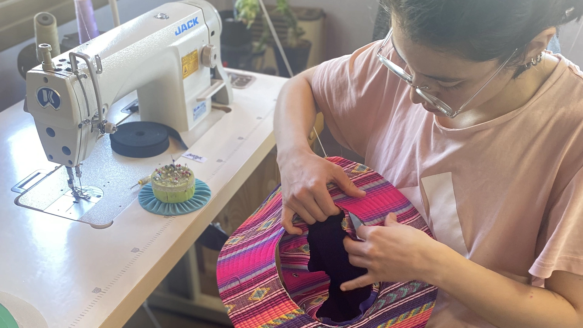 Confección de un bolso en el taller