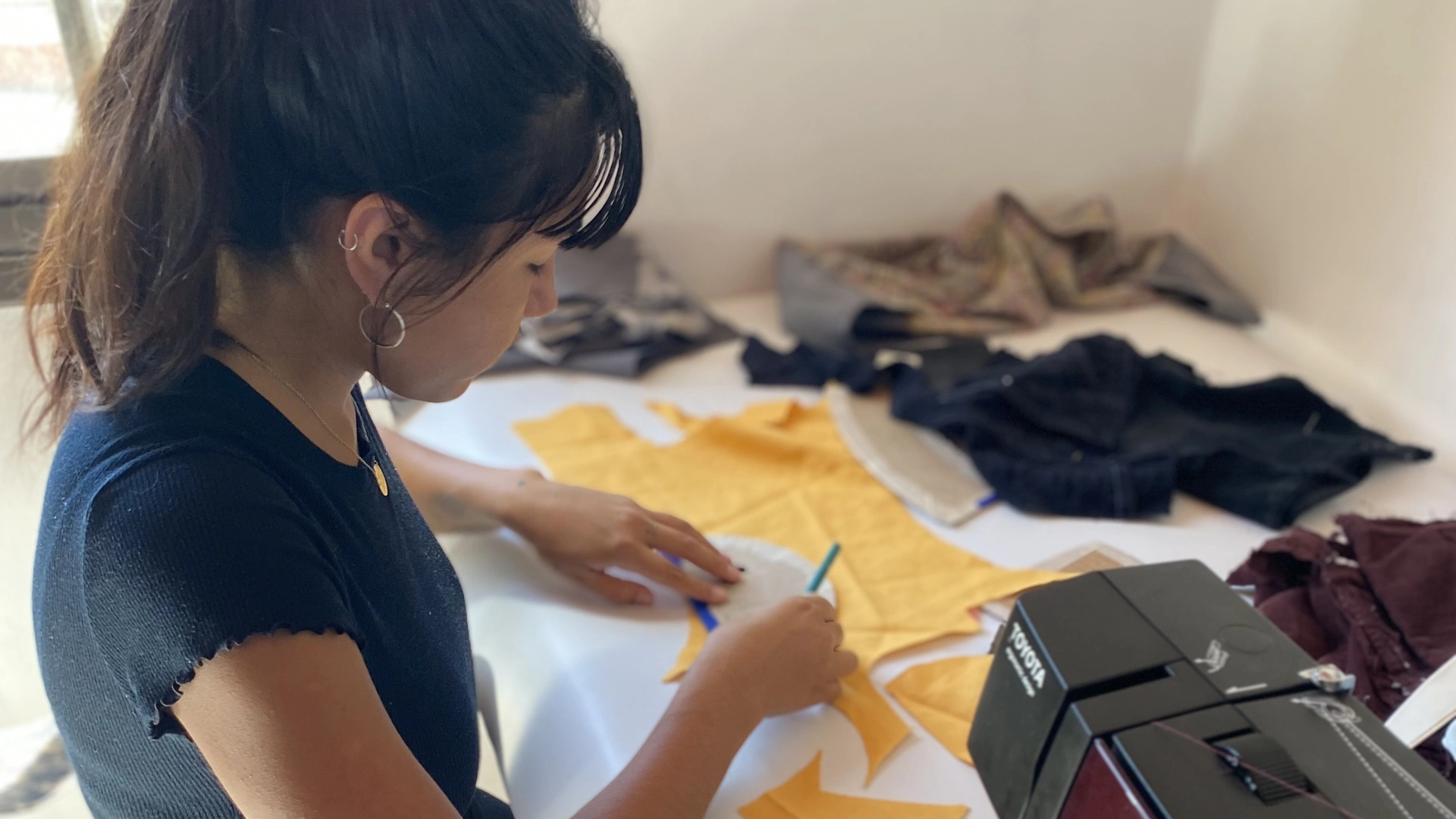 Trabajo de costura en el taller Zig-Zag